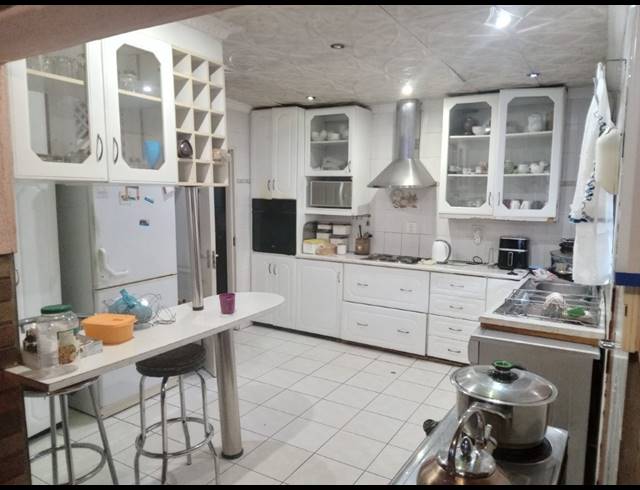 4 BEDROOM FREEHOLD FOR SALE IN VOSLOORUS EXT 10